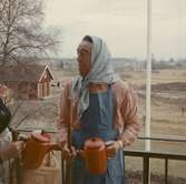 Man utklädd till påskkärring, 1965-1970