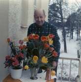 Man uppvaktad med blommor, 1970