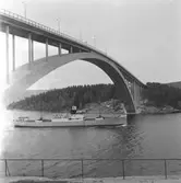 Fartyget Hugin vid Sandöbron
