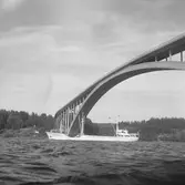 Fartyget Irma Graebe vid Sandöbron
