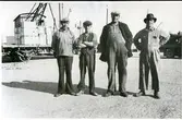 Västerås, Munkängen.
Fyra män på kajen, 1937.