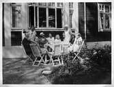 Kaffe i trädgården på Villa Tyrishäll på Glomman, 1934 före