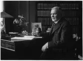 Landshövding Wijkman på sitt arbetsrum, 1931