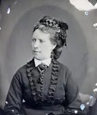 Kvinna med flätat hår, 1882