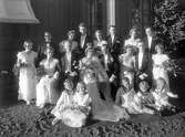 Brudpar med gäster i Gagnef, 1910-tal