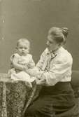 Mor och son, 1906