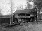 Byggnation av Svalgångsboden på Gällersta Forngård, 1925