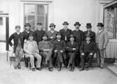 En grupp med käpp och hatt, 1885