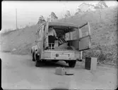 BIL MED APPARATUR, MALMARBETARE I FÄLT