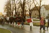 Elevparad vid Risbergska skolans 10-årsjubileum, november 1981