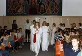 Lucia med följe på Risbergska skolan, 1981-12-11