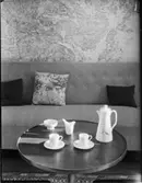 FRUKOSTBRICKOR MED DEKORERADE OCH ENFÄRGADE KOPPAR