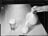 STEKSPADAR, MJÖLK OCH PILSNERGLAS (SJUKHUSSTANDARD) RÖKT MAKRILL OCH BÖCKLING