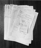 Firma F. Carlssons gireringskupong till Danmark expedieras
avgifts-fritt. Postgirots utländska betalningsuppdrag 1964, uppgick
till 646 miljoner kronor.