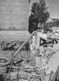 Stege ner i gropen när polishuset byggs, 1955-07-29