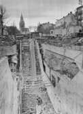 Lång trappa mot Stortorget vid polishusest bygge, 1955-10-28