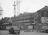 Liv och rörelse run polishusbygget, 1957-04-23
