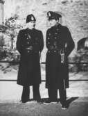 Två polismän vid slottet, 1950-tal