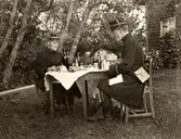 Militärer vid matbord, 1900-1910