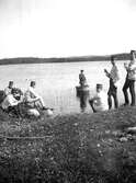 Militärer vid sjö, 1900-1910