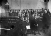 Klass 1B på musiklektion, 1917 ca