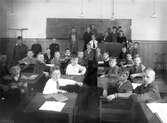 Klass 1b på Karolinska skolan, 1931