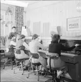 TELEFONVÄXEL MED 4 FLICKOR