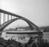 Fartyget Vidaland vid Sandöbron
