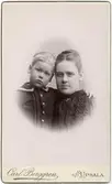 Kabinettsfotografi - Ebba Herman med sonen Kalle, Uppsala