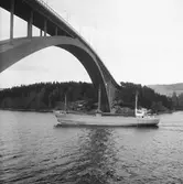 Fartyget Lühe vid Sandöbron
