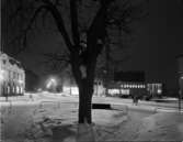 FOLKETS HUS
NATT EXTERIÖR, INTERIÖR