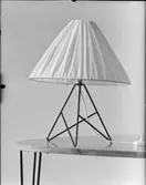 BOKHYLLOR, BORD, LAMPOR FÖR BROSCHYR