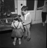 BARNKLÄDER OCH LEKSAKER