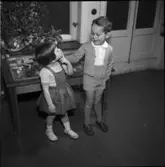 BARNKLÄDER OCH LEKSAKER