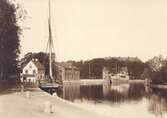 Segelslupen Anni och ångfartget Örebro I vid Öörebro hamn, ca 1900