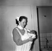 Sjuksyster med baby, 1950
