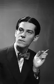 Man med cigarett, 1950-tal