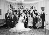Brudpar med gäster, 1954