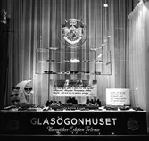 Skyltfönster till Glasögonhuset, 1962