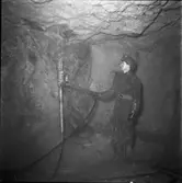 MINDRE MOTORDRIVEN BORRMASKIN PROVKÖRES, BORRNING I TAK I GRUVA