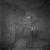 MINDRE MOTORDRIVEN BORRMASKIN PROVKÖRES, BORRNING I TAK I GRUVA