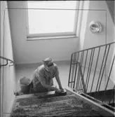 TRAPPSTÄDNING, BADKAR STAPLADE PÅ BYGGNADSPLATS
INTERIÖR