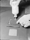 TEXTILLIM (NY FLASKA AV PLAST) SAMT LAGNING AV HÅL