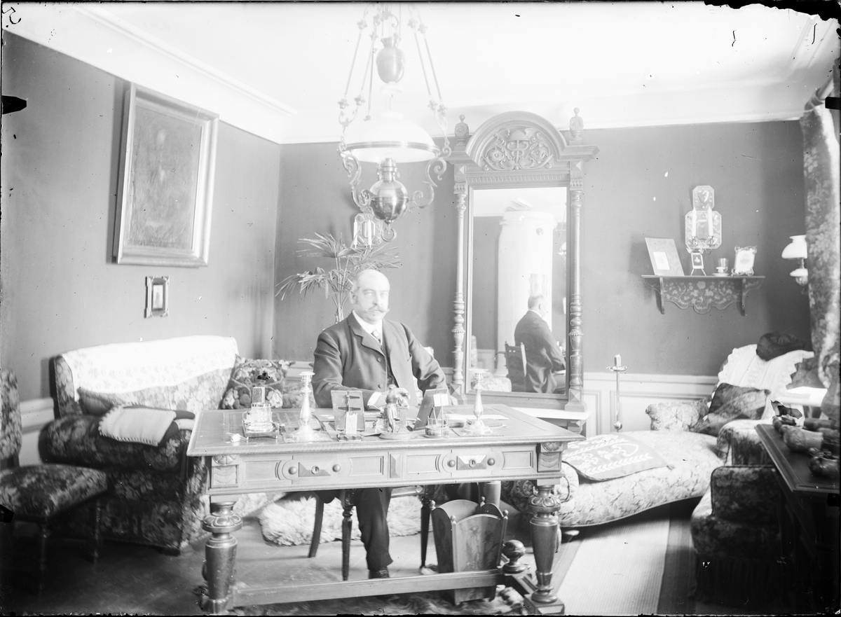 Johan Lundin, Man i hemmiljö, Hallkveds herrgård