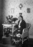 Frida Persson i sitt hem, oktober 1933