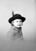 Pojke i hatt, november 1933