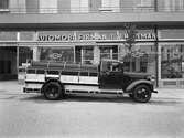 Tankbil utanför Normans bilaffär, 1939
