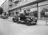 Tankbil utanför Normans bilfirma, 1939