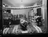 Julskyltning hos Granqvists karameller, 1945