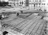 Läggning av armeringsjärn vid Oscaria skofabrik, 1944